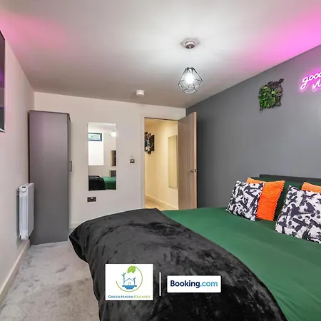 Spacious 1 Bedroom Apartment By Green Haven Escapes Short Lets & Serviced Accommodation Bradford With 4K Cinema Experience Bradford (West Yorkshire) Exterior photo