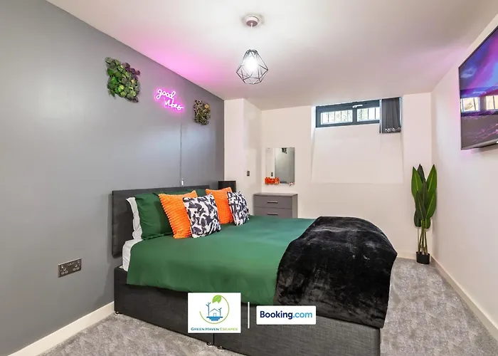 Spacious 1 Bedroom Apartment With 4K Cinema Experience By Green Haven Escapes In Bradford