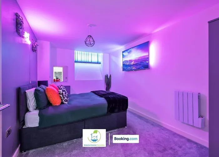 Spacious 1 Bedroom Apartment By Green Haven Escapes Short Lets & Serviced Accommodation Bradford With 4K Cinema Experience