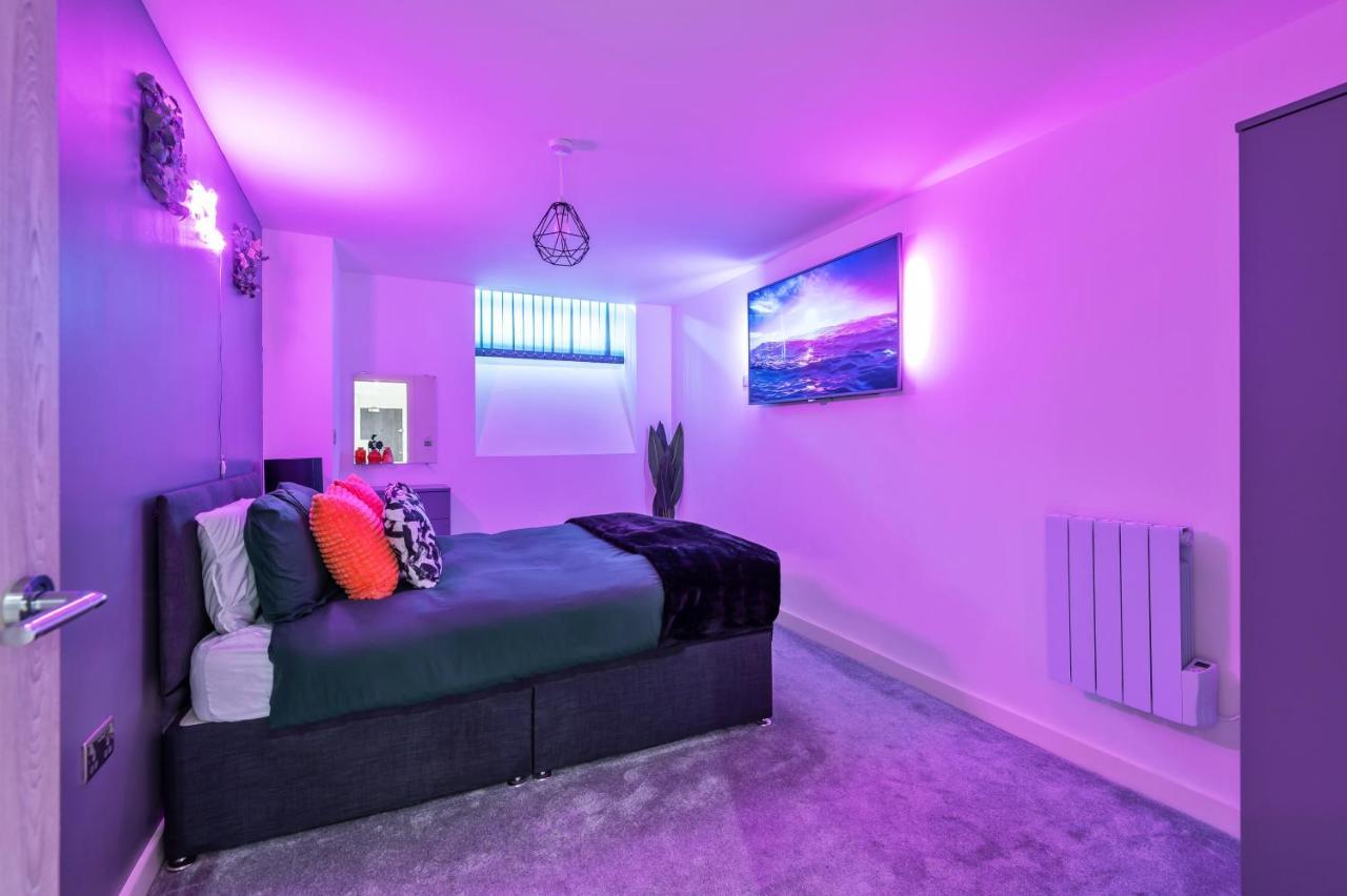 Spacious 1 Bedroom With 4k Cinema Experience By Haven Escapes In Bradford Apartment