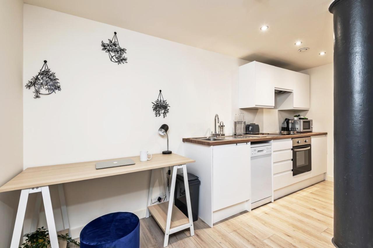 Apartment Spacious 1 Bedroom With 4k Cinema Experience By Haven Escapes In Bradford
