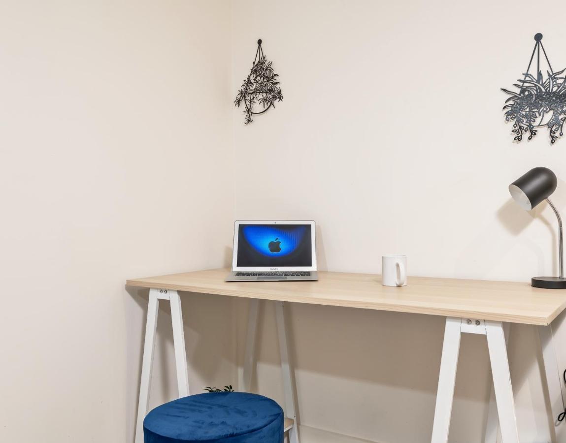 Spacious 1 Bedroom With 4k Cinema Experience By Haven Escapes In Bradford Bradford (West Yorkshire)