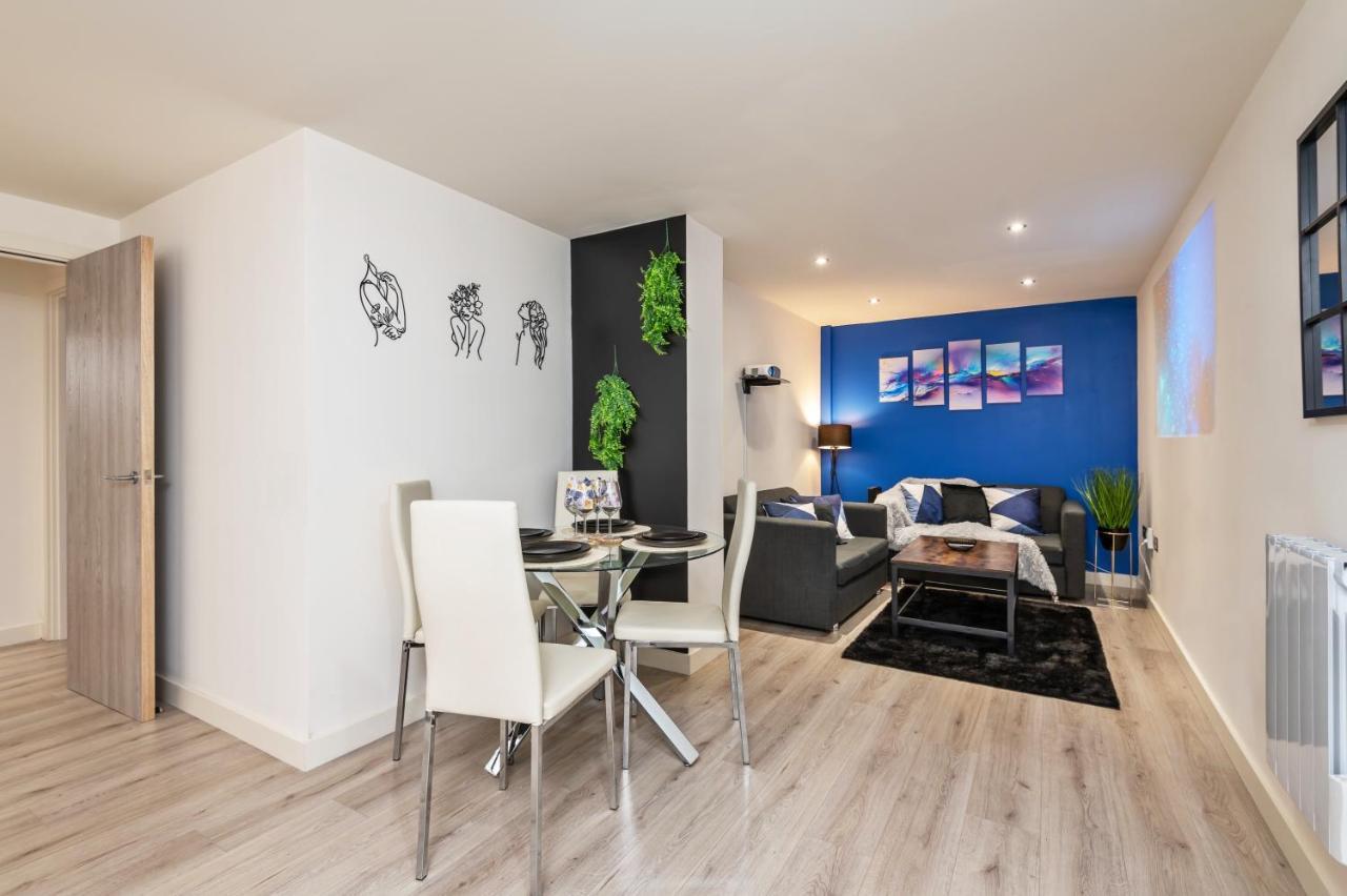 Spacious 1 Bedroom With 4k Cinema Experience By Haven Escapes In Bradford Apartment *
