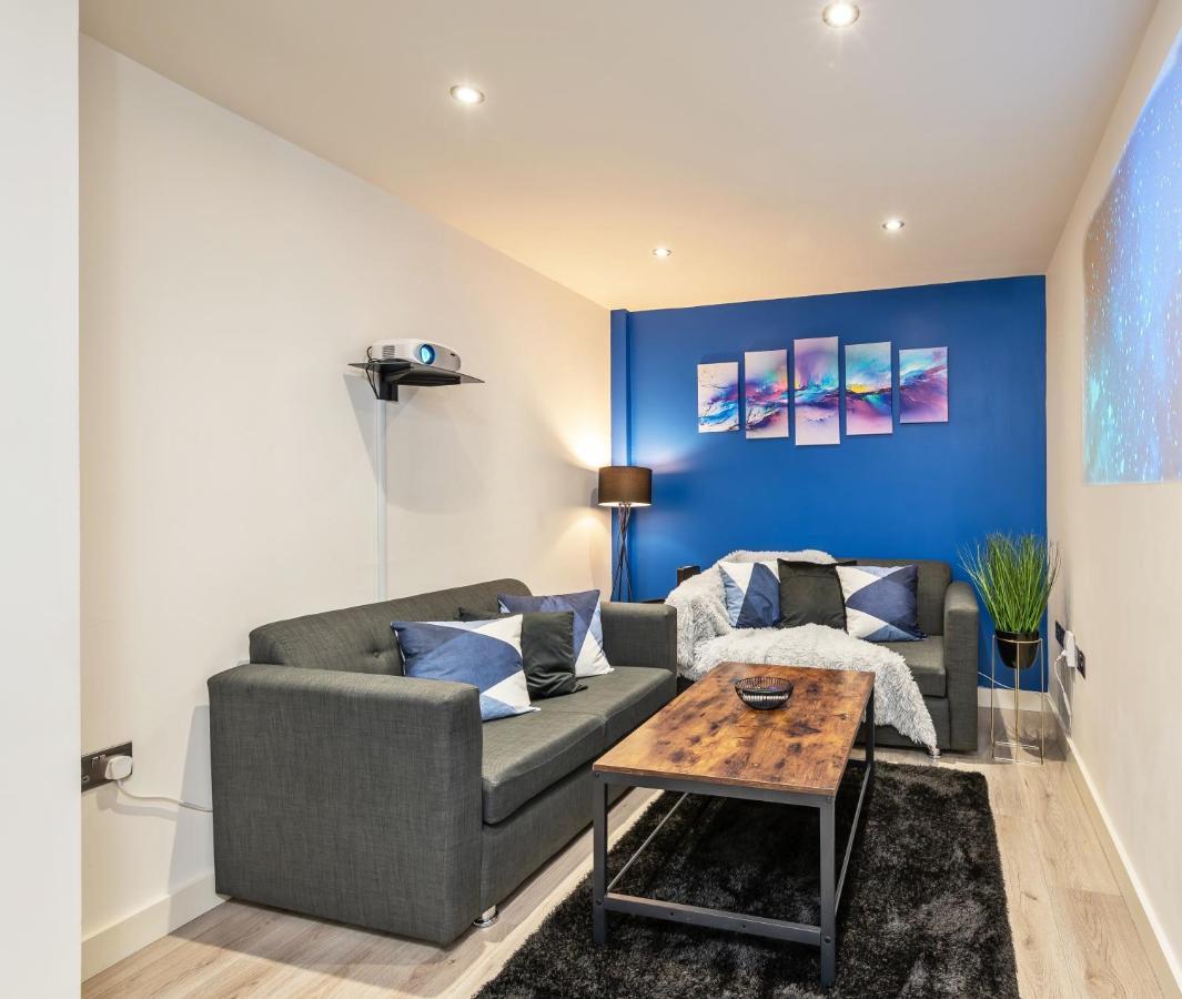 Spacious 1 Bedroom With 4k Cinema Experience By Haven Escapes In Bradford Apartment *
