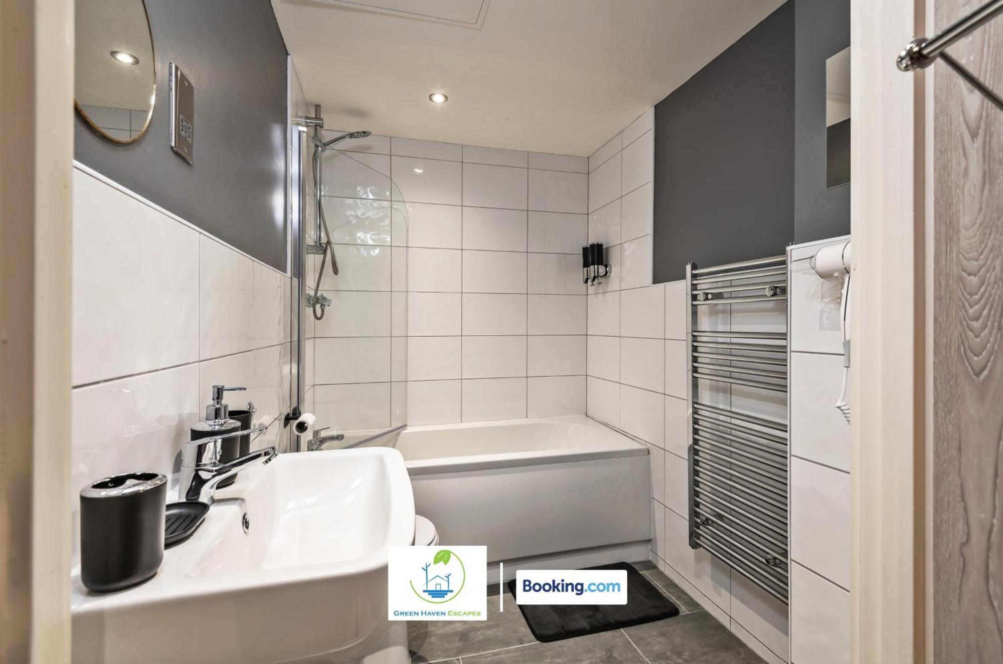 Appartement Spacious 1 Bedroom Apartment By Green Haven Escapes Short Lets & Serviced Accommodation Bradford With 4K Cinema Experience