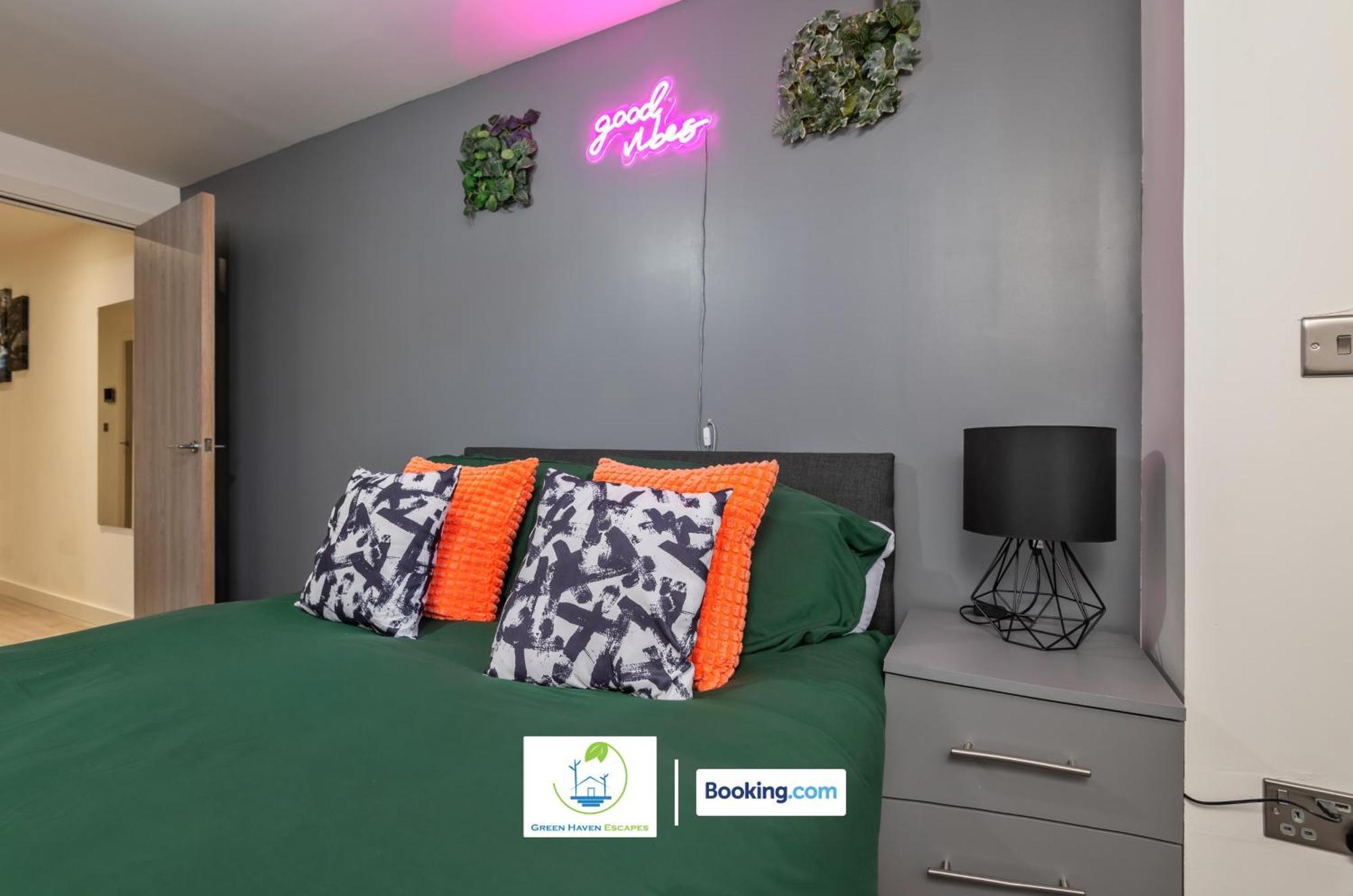 Spacious 1 Bedroom With 4k Cinema Experience By Haven Escapes In Bradford