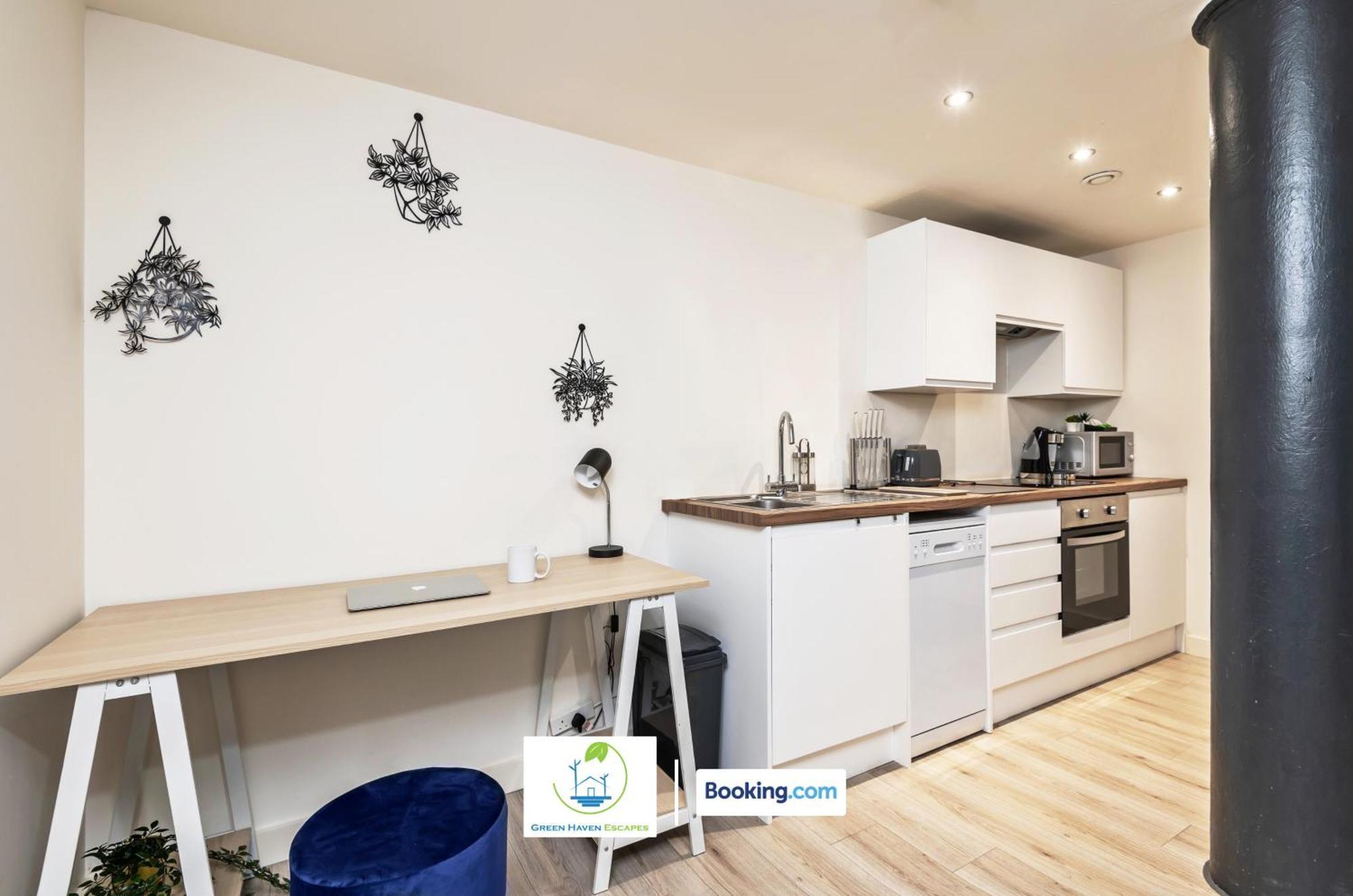 Spacious 1 Bedroom Apartment By Green Haven Escapes Short Lets & Serviced Accommodation Bradford With 4K Cinema Experience Appartement